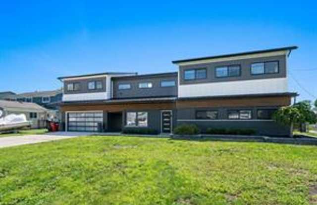Charming 3 Bedroom, 2.5 Bath Home in Harrison Township! photos photos