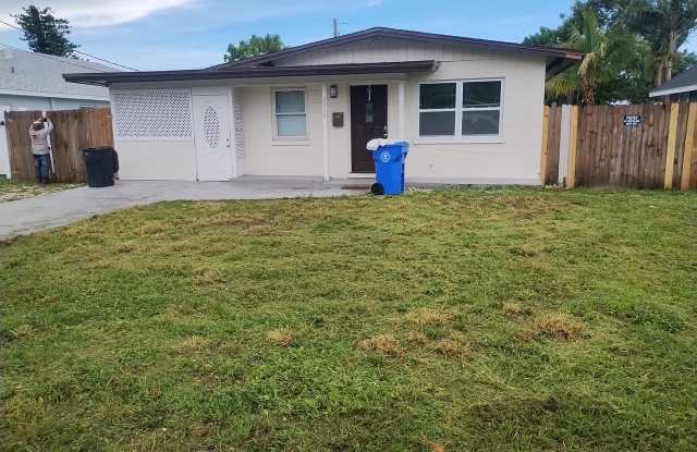 2217 20th Ave W photos photos