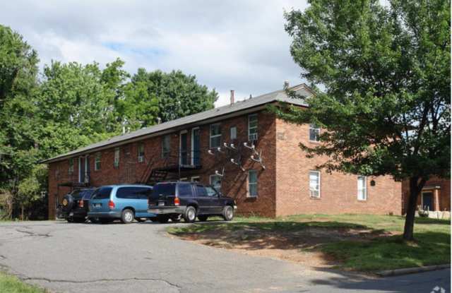 2904 Ivy Ave - 2904 Ivy Avenue, Winston-Salem, NC 27105