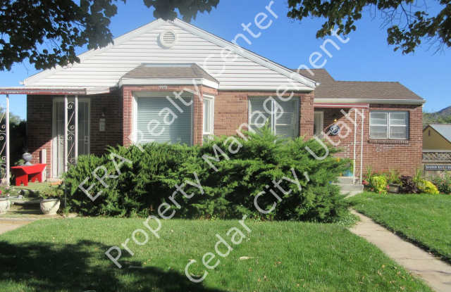 Move-in Bonus!!! Charming 4 bedroom, 2 bath single family home photos photos