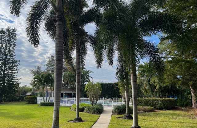 ** 2/2 FIRST FLOOR UNIT ** DELNOR-WIGGINS STATE PARK AND BEACH ** STEPS AWAY FROM POOL ** SEASONAL ** Gallery 4