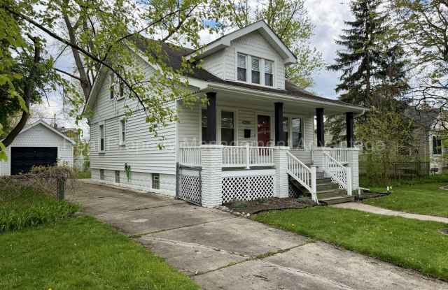 Complete Ferndale Renovation - 4 Bedrooms and Two Full Bathrooms! photos photos