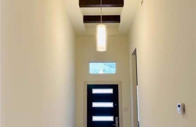 2924 N 51st Street Gallery 2