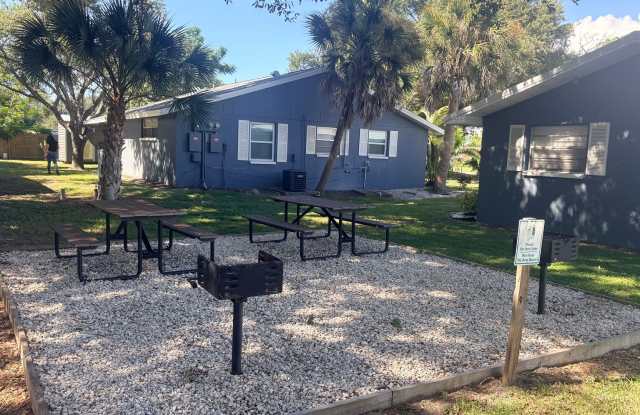 Pet-friendly Cute Duplex in Nokomis! Move in Ready! Parks nearby! photos photos