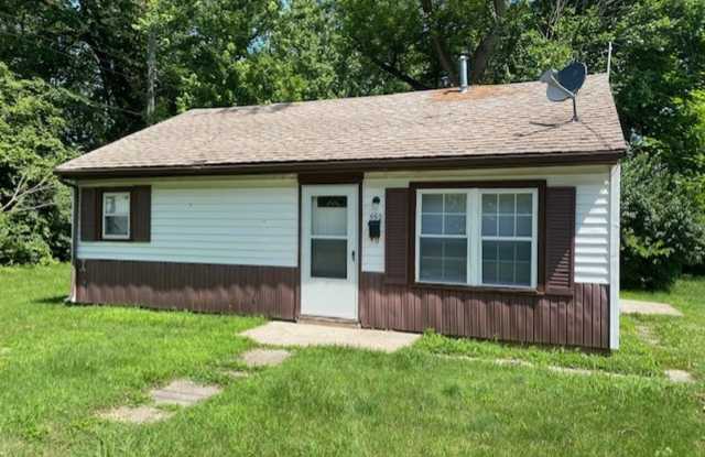 Two bedroom one bathroom single home in Springfield+ photos photos