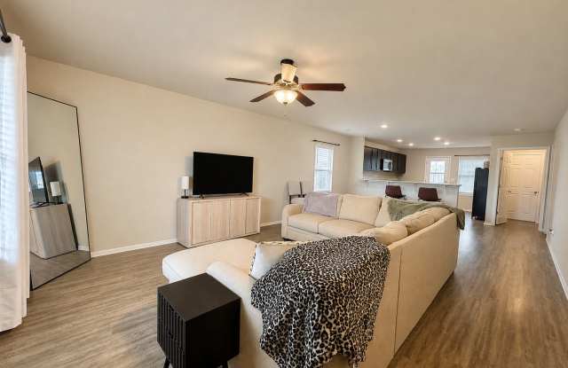 3 Bedroom 2 Bath Brick Home Gallery 3