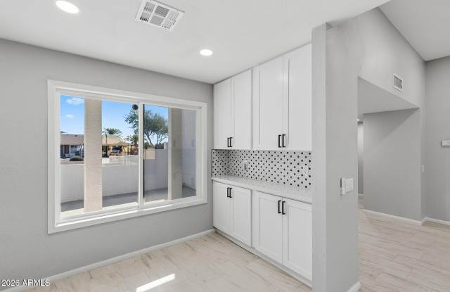 16817 N MEADOW PARK Drive Gallery 3