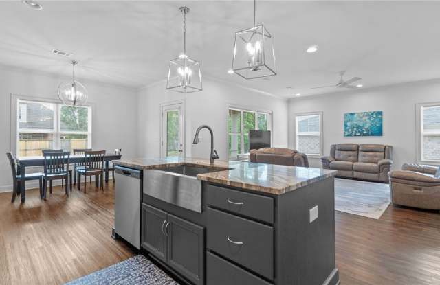 2451- Vesta Drive Gallery 3