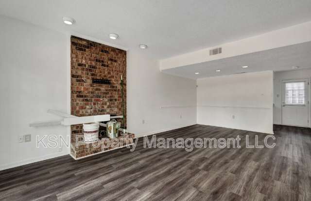 2220 East Victory Drive Gallery 3