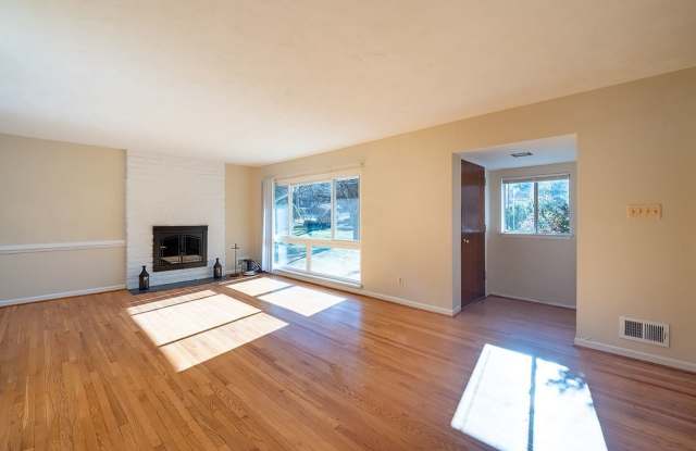 5007 Danbury Ct Gallery 3