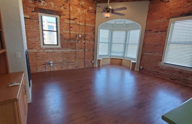 Awesome Downtown Moline Apartment Close to Arsenal photos photos