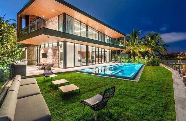 15 E San Marino Dr - 15 East San Marino Drive, Miami Beach, FL 33139