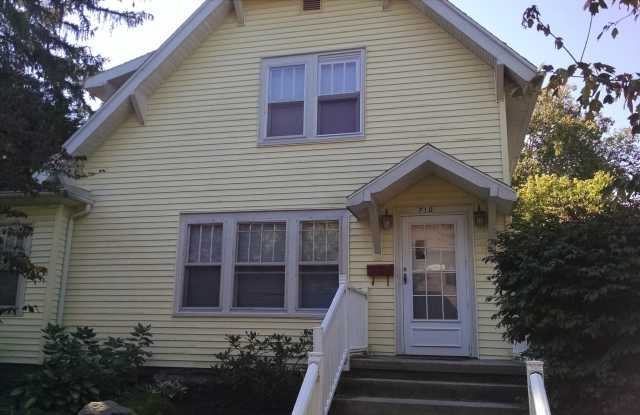 3 Bedroom, 1.5 bath Home: Available July 2026! photos photos
