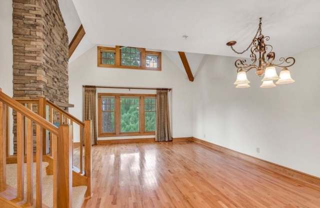 565 Peaceful Haven Dr Gallery 2