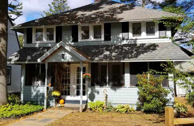 102 Lincoln Avenue Gallery 1