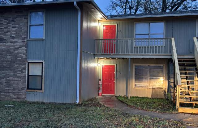 641 North Betty Jo Drive - 641 North Betty Jo Drive, Fayetteville, AR 72704