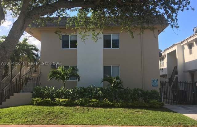 960 Biarritz Dr photos photos