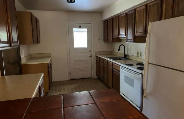 815 NW 32nd Pl! This charming 2-bedroom, 1-bath home Gallery 4