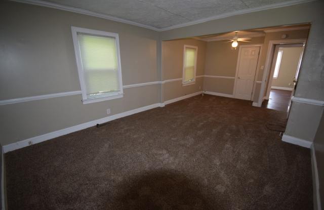 VIRTUAL SHOWINGS AVAILABLE - Great 4 Bedroom House Near Campus! photos photos