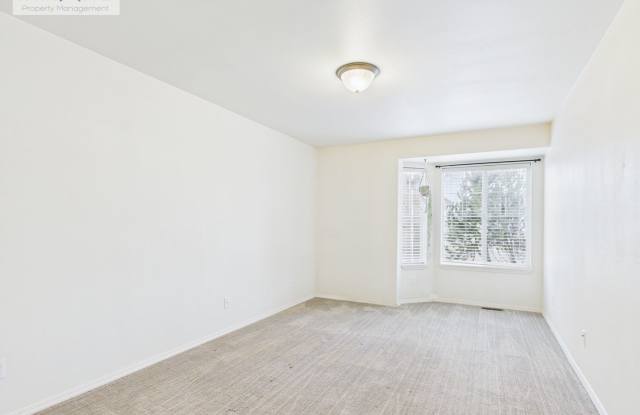 Bright  Spacious 3-Bedroom Apartment – Available June 1, 2025! photos photos