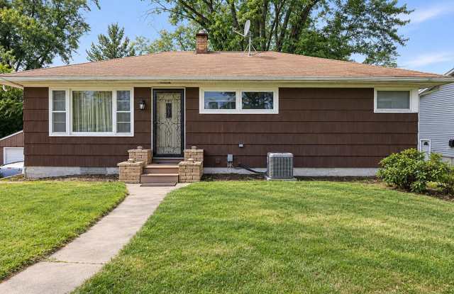 Spacious 3-Bedroom Home with 2 Car Garage in Milan! Gallery 1