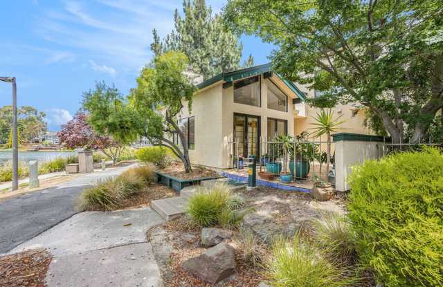 317 Carob Lane - 3 bedroom | 2.5 bath | Lagoon view - 317 Carob Lane, Alameda, CA 94502