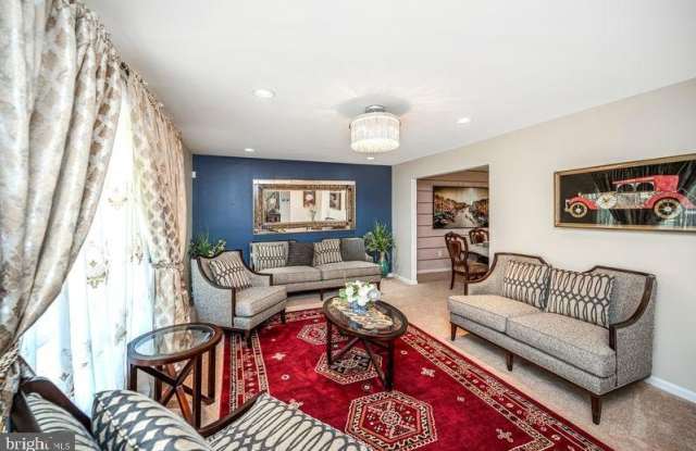 7934 SAINT GEORGE Court Gallery 4