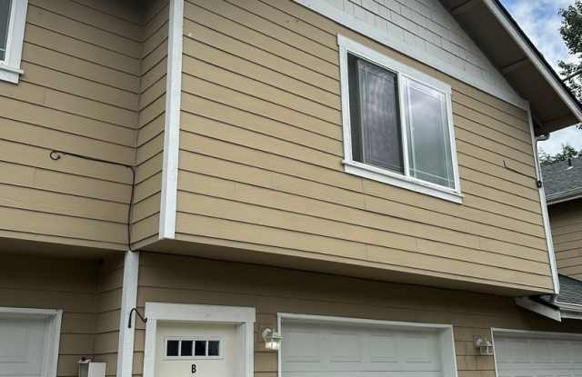 Beautiful downtown Sumner Townhouse Condo with garage. Aug 1. photos photos