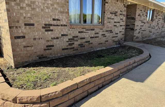 4702 Lois Lane Gallery 3