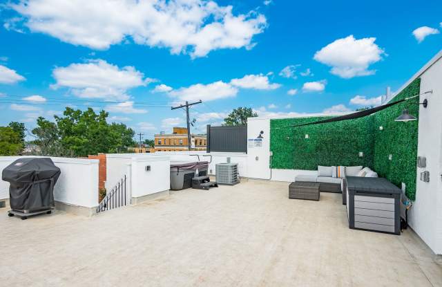 1438 Indianola Avenue Gallery 2