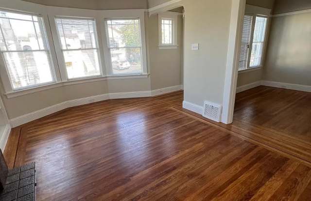 500 Templeton Ave Apt 2 Gallery 4