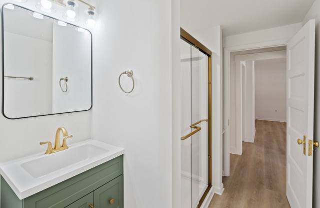 SCORE 50% OFF 1ST MONTH'S RENT IF SIGNED BY DEC 24! Stunning 3 bedroom home in East Pittsburgh available now! - 206 Wallace Avenue, Allegheny County, PA 15112