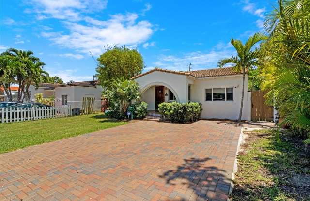 1558 Normandy Dr photos photos