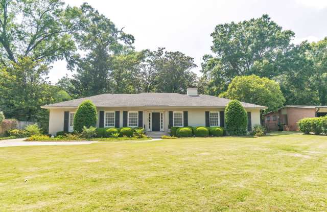** 3 bed 2 bath located in McGehee Estate ** Call our self-showing number to schedule a tour 334-366-9198 photos photos