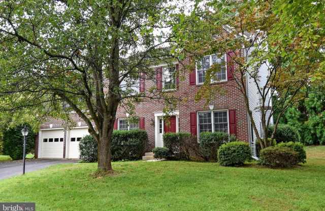 Elegant Brick Colonial on Quiet Cul-de-Sac—Spacious, Bright, and Private! Gallery 3