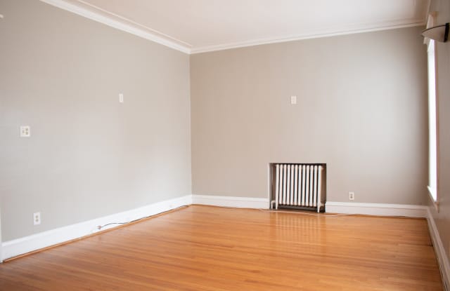 7027 North Ridge Boulevard Gallery 2