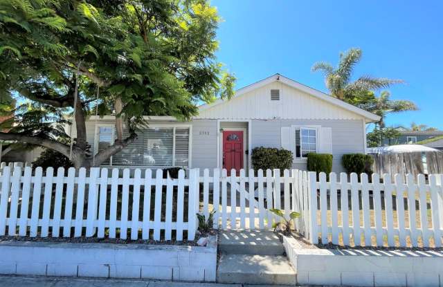 2 Bed 1 Bath w/Den-Pierpont Beach Home with Yard! Gallery 1