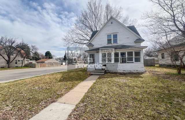 401 W 11th-3 Bedroom House Gallery 3