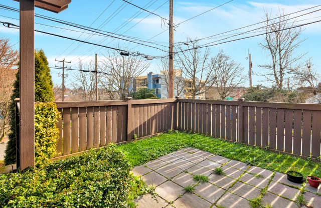 3 Bedroom End Unit Townhome in Wallingford Gallery 4