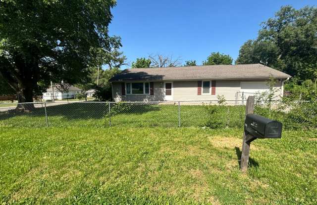 Charming 3 bed 1 bath with garage in quiet neighborhood! photos photos