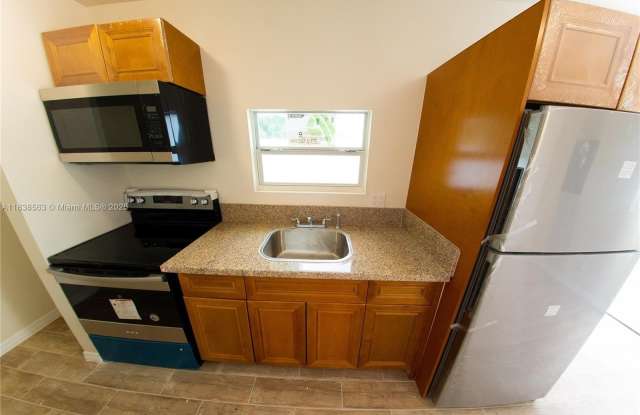 2940 NW 88th St photos photos
