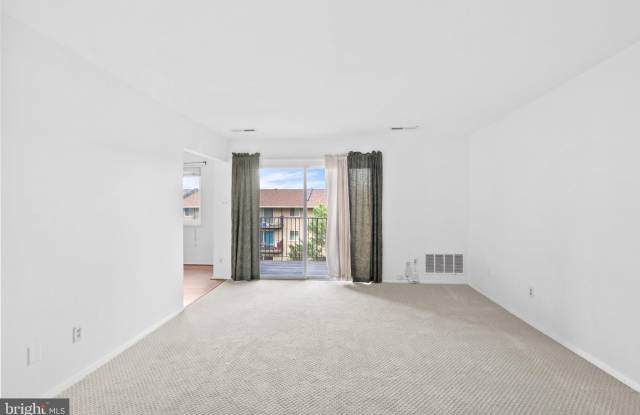 6284 ROSE HILL Drive Gallery 4
