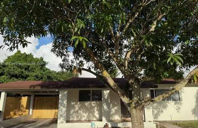 828 Fairway Dr photos photos