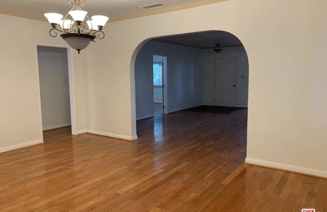 1047 North CRESCENT HEIGHTS Boulevard Gallery 4