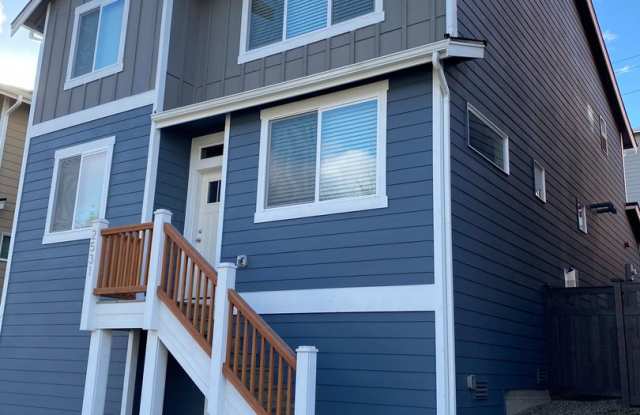 Charming 3 bed in Convenient Bremerton Location close to Ferries, Shipyard, Parks, Dining and Shops photos photos