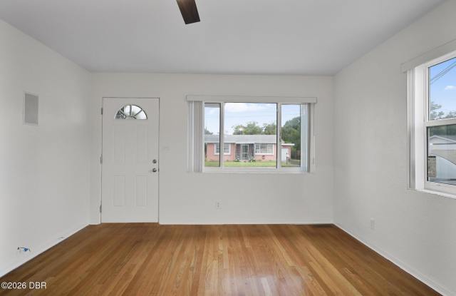 1541 Daytona Avenue Gallery 3
