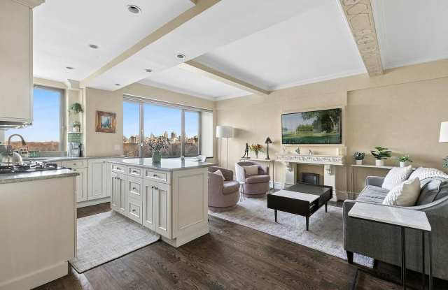 230 CENTRAL Park Gallery 4