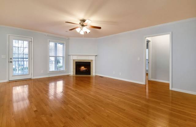 Pet Friendly Three Bedroom with Bonus! Gallery 4