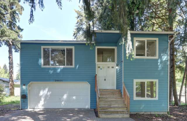Charming 3 Bedroom Home Nestled Among the Trees in Bonney Lake – Spacious & Private photos photos