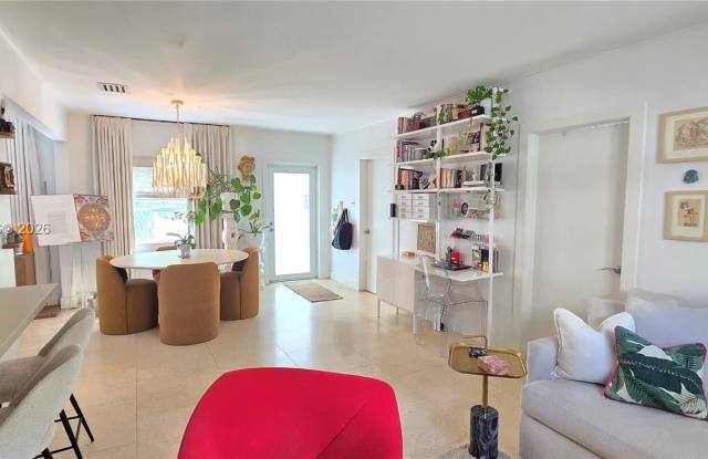 932 15th St photos photos